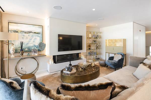 Stunning design 4-Bedroom Apartment #QPSAV, Portugal,