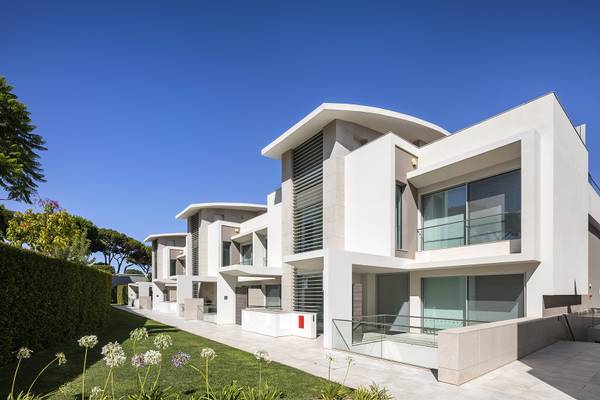 Stunning design 4-Bedroom Apartment #QPSAV, Portugal,