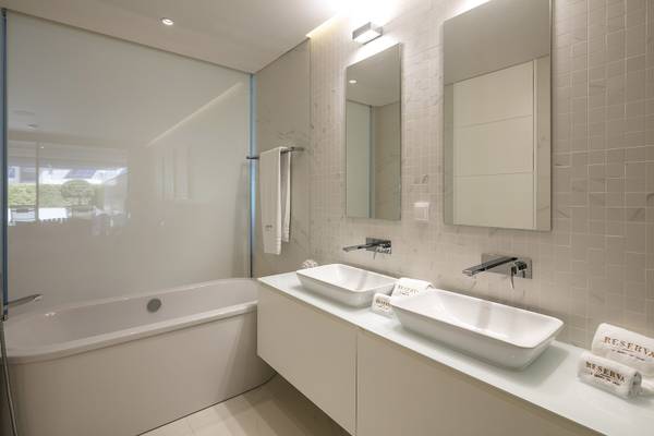 Stunning design 4-Bedroom Apartment #QPSAV, Portugal,