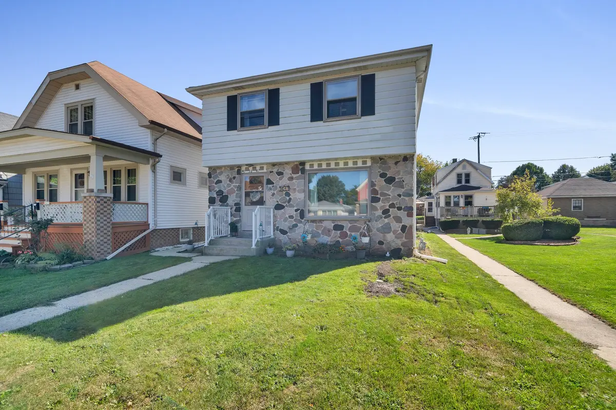 3647 E Holmes Ave, Cudahy, WI 53110-1613