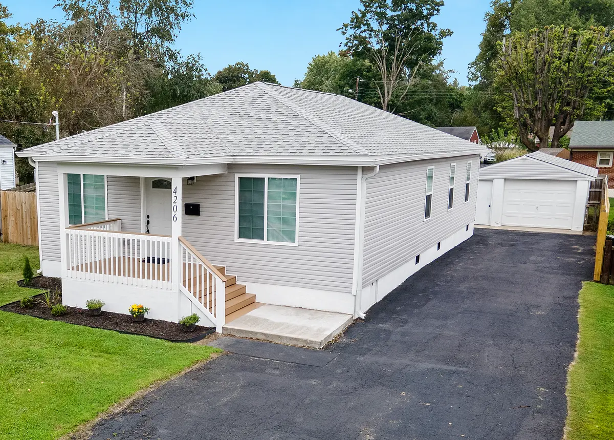 4206 Savage Dr, Louisville, KY 40216-3754