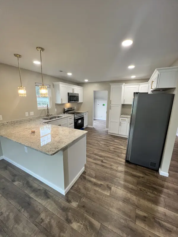 4206 Savage Dr, Louisville, KY 40216-3754