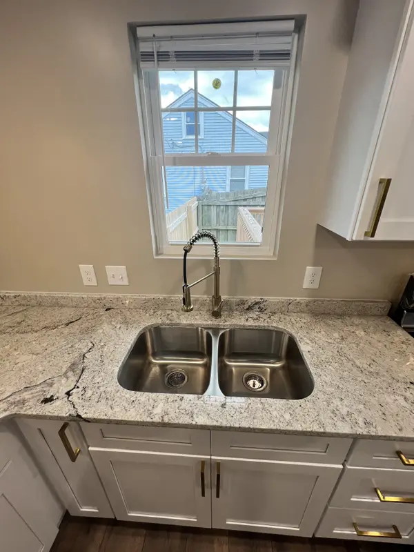 4206 Savage Dr, Louisville, KY 40216-3754