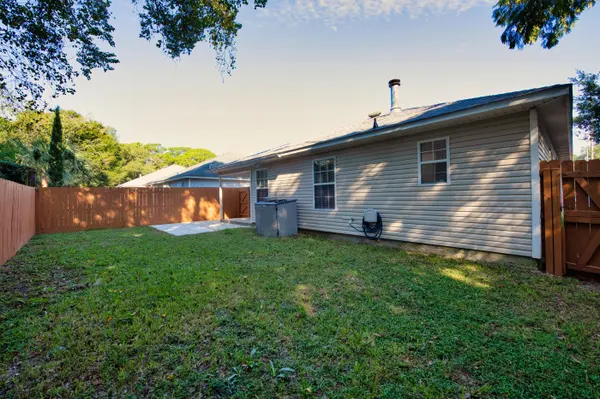 1842 Brick Cir, Fort Walton Beach, FL 32547-4947