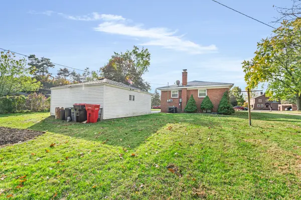 25174 Code Rd, Southfield, MI 48033-5804