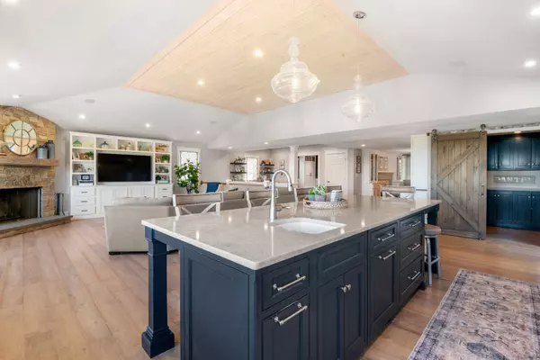 Hingham, MA 02043-2105,43 Harborview Dr