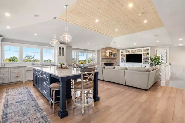 Hingham, MA 02043-2105,43 Harborview Dr