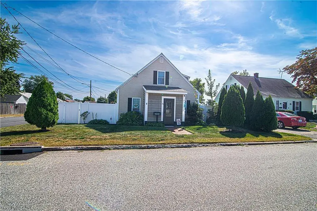 33 Martin St, Pawtucket, RI 02861-3420