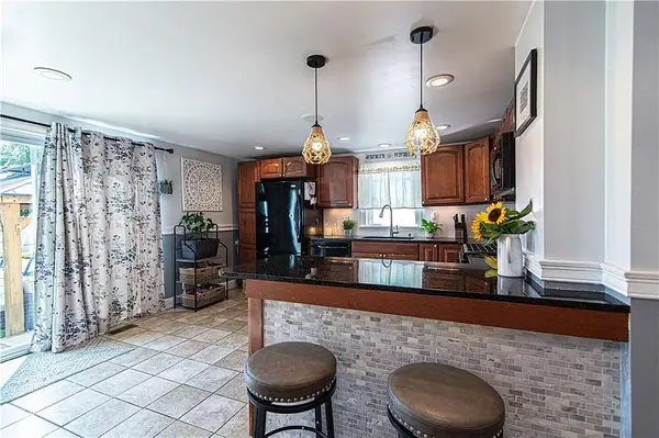 33 Martin St, Pawtucket, RI 02861-3420