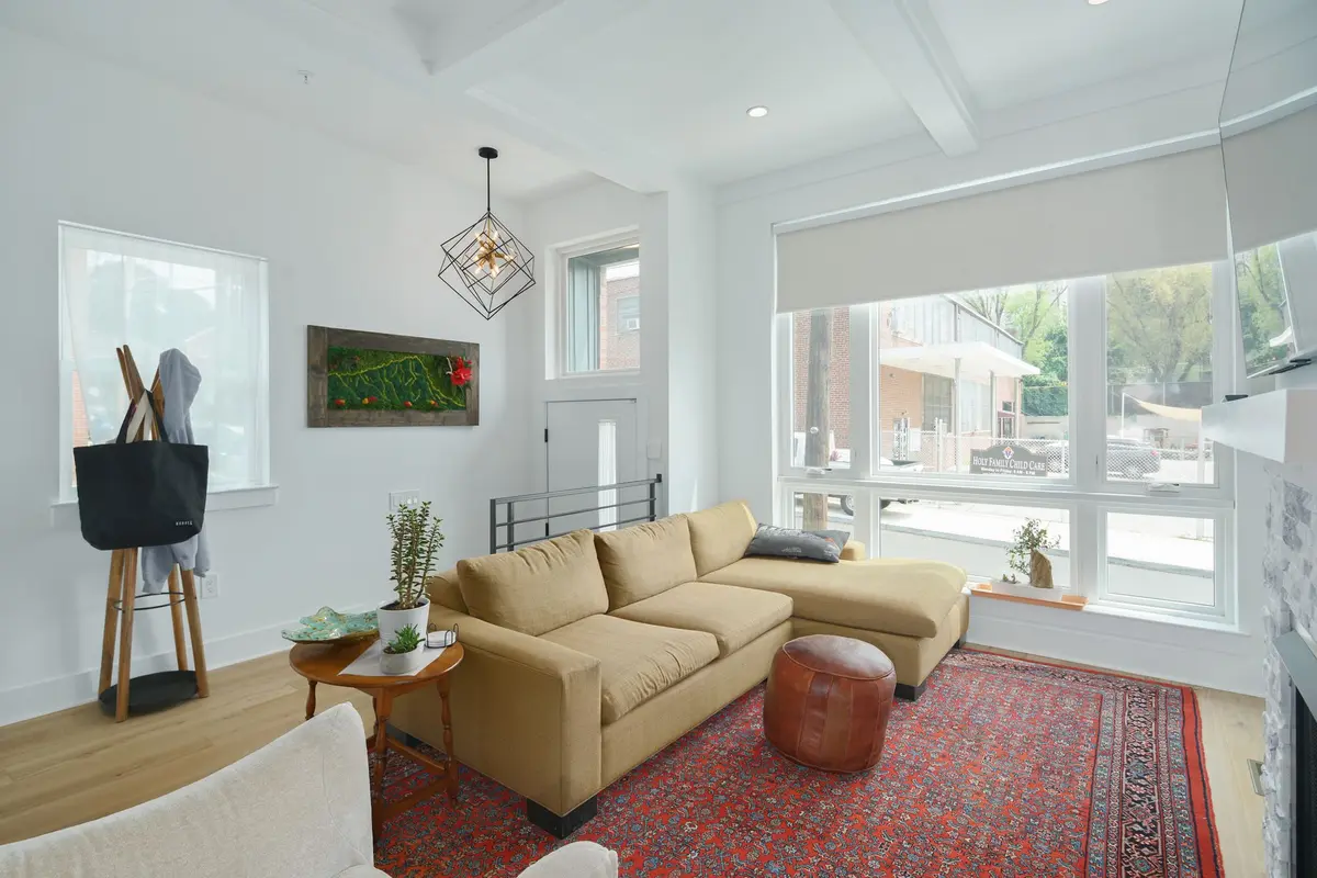 236 Fountain St, Philadelphia, PA 19128-4508