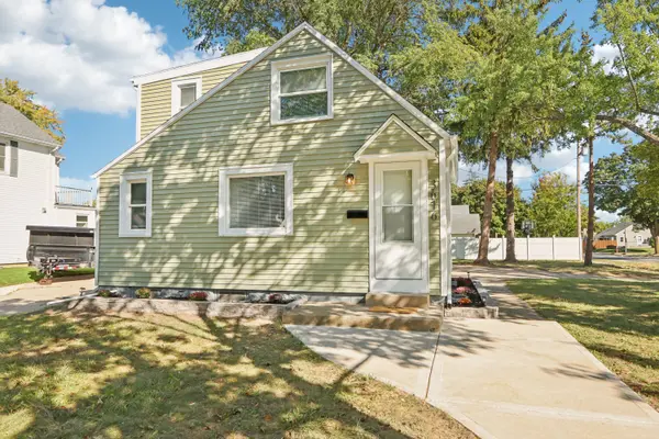 3676 S 89th St, Milwaukee, WI 53228-1534
