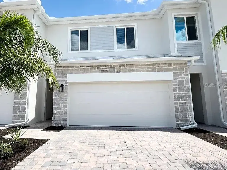 8986 Swing Ln, Davenport, FL 33896-8049