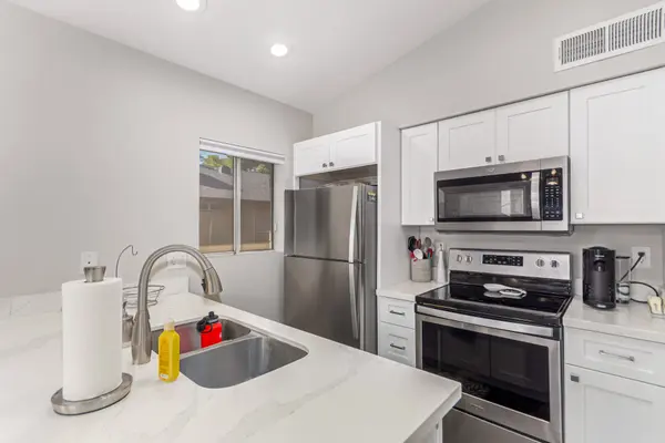 35 W Concorda Dr #102, Tempe, AZ 85282-3533