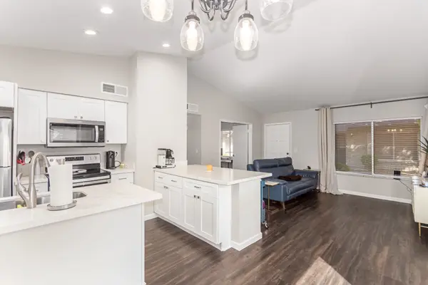 35 W Concorda Dr #102, Tempe, AZ 85282-3533