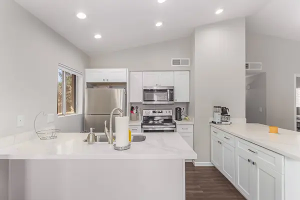 35 W Concorda Dr #102, Tempe, AZ 85282-3533