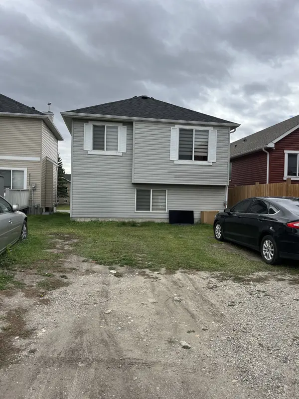 86 Taradale Dr NE, Calgary, AB T3J 4W7