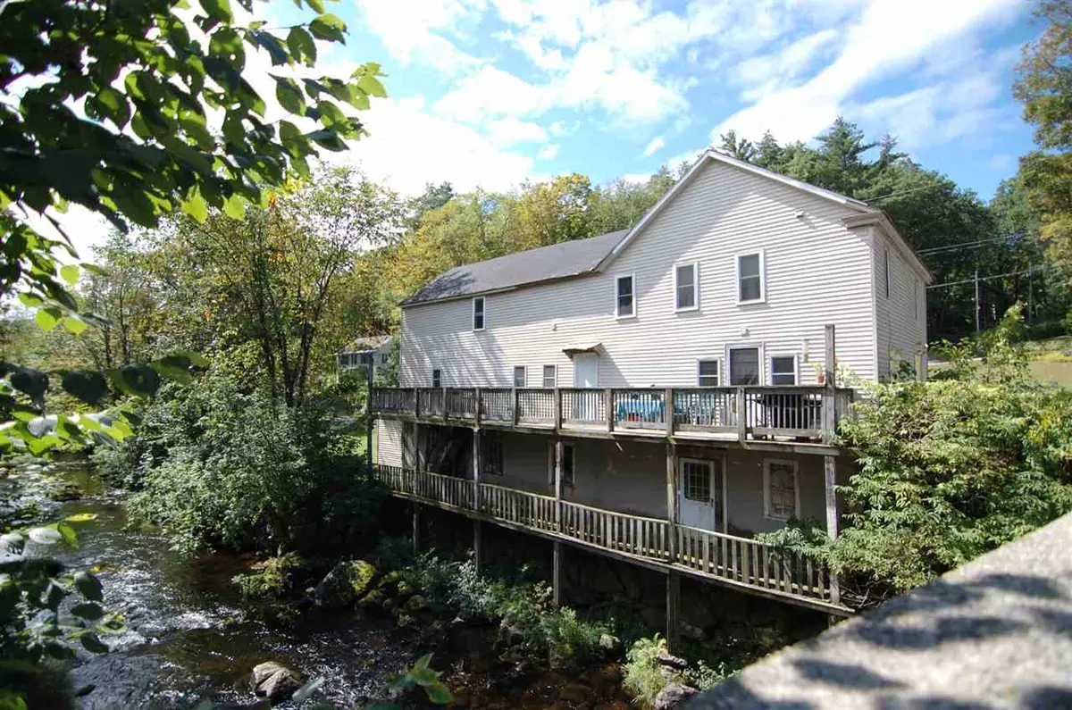 2 Water St, Bradford, NH 03221