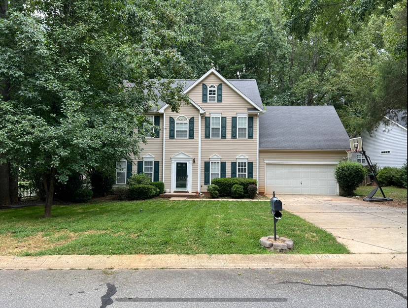 English Walnut Ln, Charlotte, NC 28215