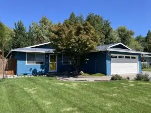 2837 La Mirada Dr, Medford, OR 97504-8470
