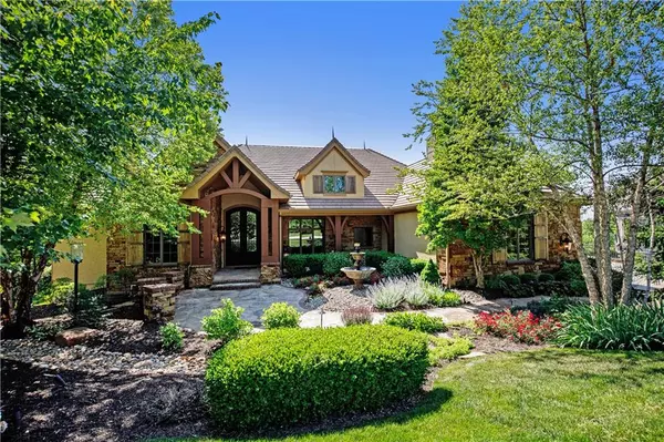 27586 W Highland Cir, Olathe, KS 66061-8423