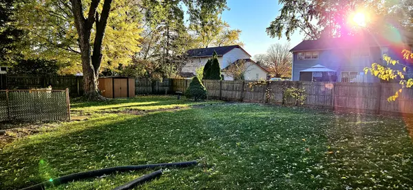 4532 Waubansie Ln, Lisle, IL 60532-1063