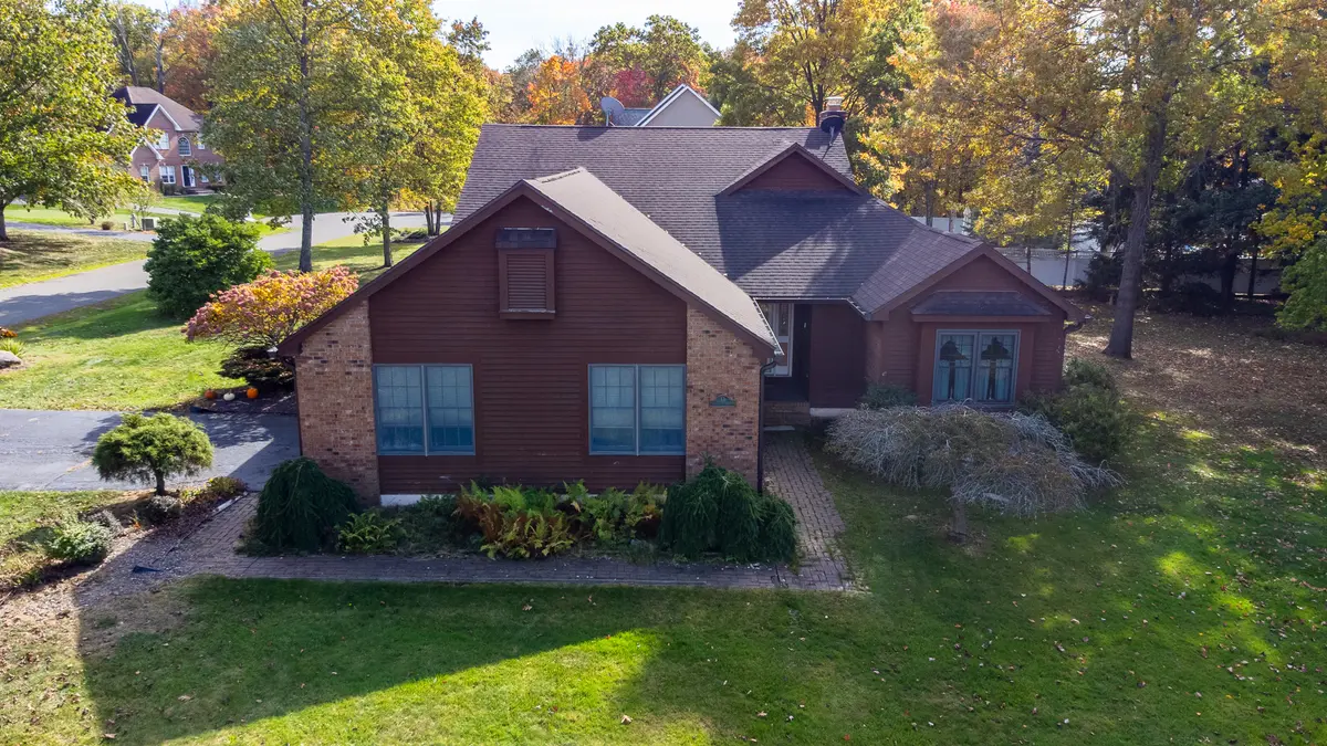 11 Valley Ln, Mountain Top, PA 18707-1735