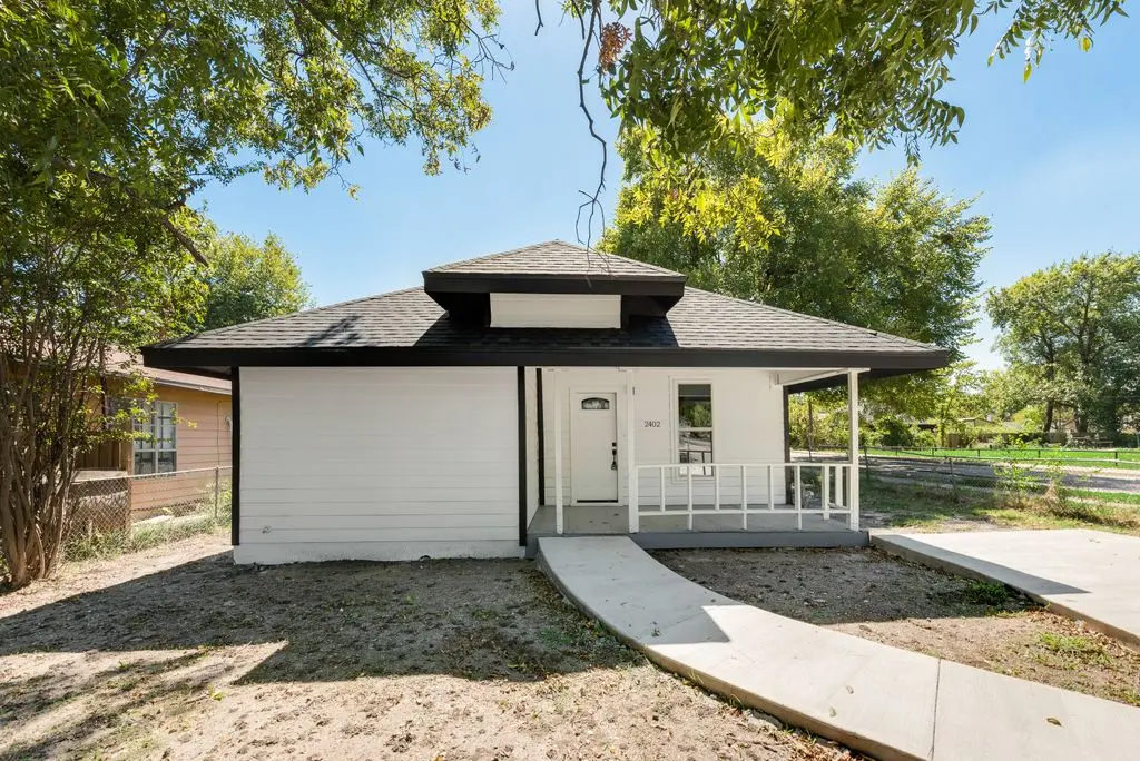 2402 Scotland Dr, Dallas, TX 75216-6542