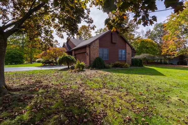 11 Valley Ln, Mountain Top, PA 18707-1735