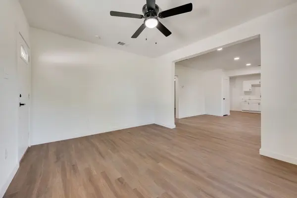 2402 Scotland Dr, Dallas, TX 75216-6542