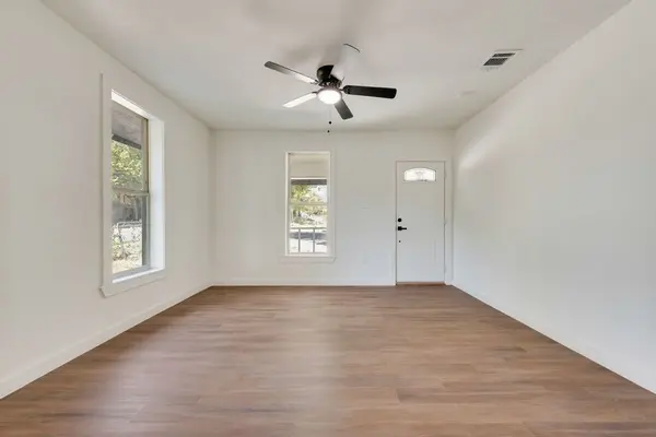 2402 Scotland Dr, Dallas, TX 75216-6542