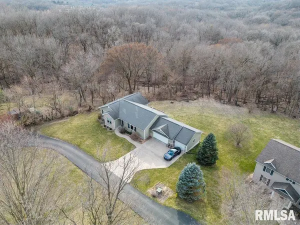 4 Forest Ct, Rock Island, IL 61201-7538