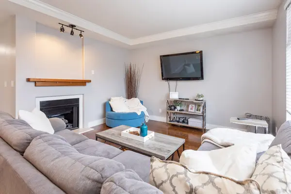 2230 Hawthorne Ave, Port Coquitlam, BC V3C 1W6