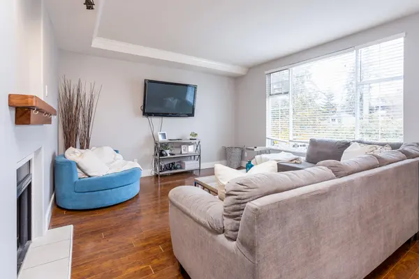 2230 Hawthorne Ave, Port Coquitlam, BC V3C 1W6