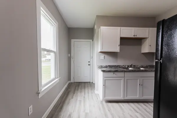 327 Ridgeway Ave, Evansville, IN 47713-1417