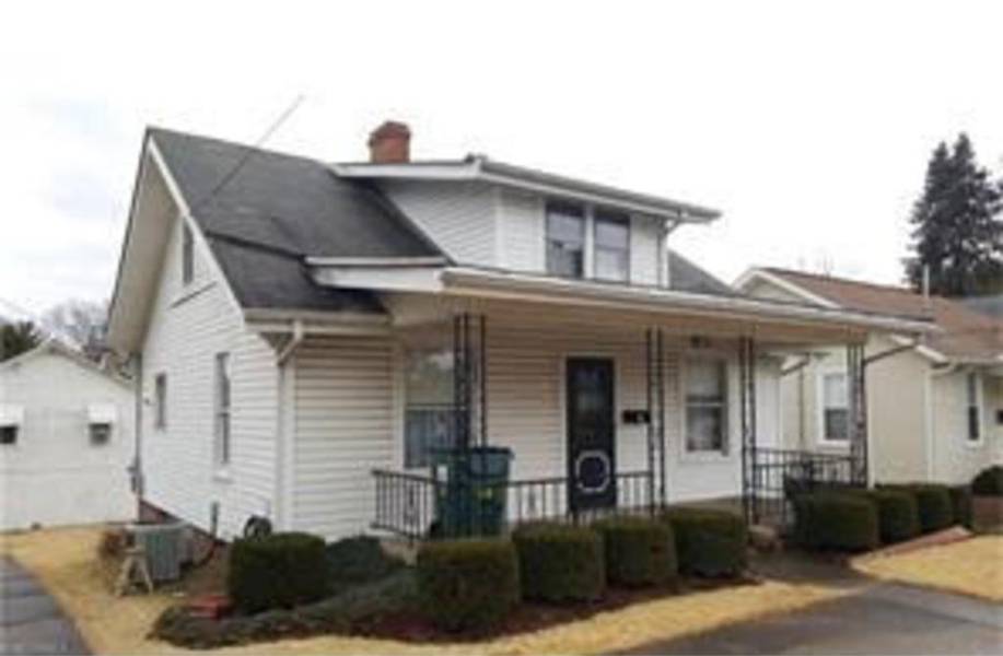 137 N Market St, St Clairsville, OH 43950-1239