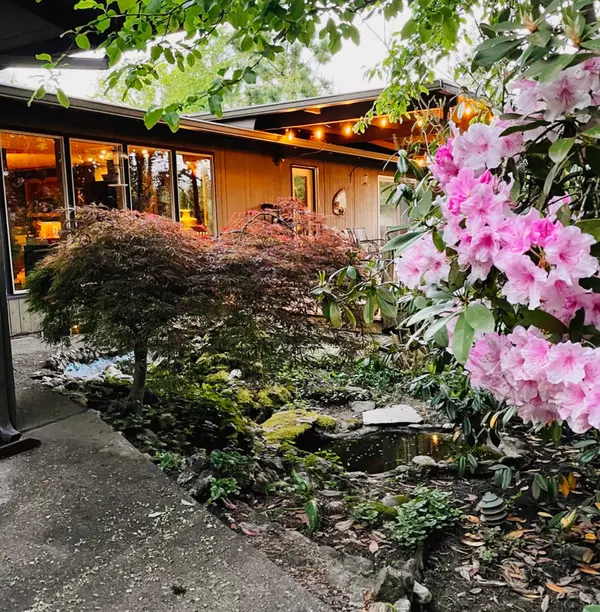 7110 Southwest Stephens Lane, Portland, OR 97225