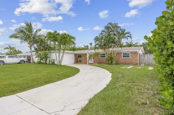 341 Coral Dr, Cape Canaveral, FL 32920-2020