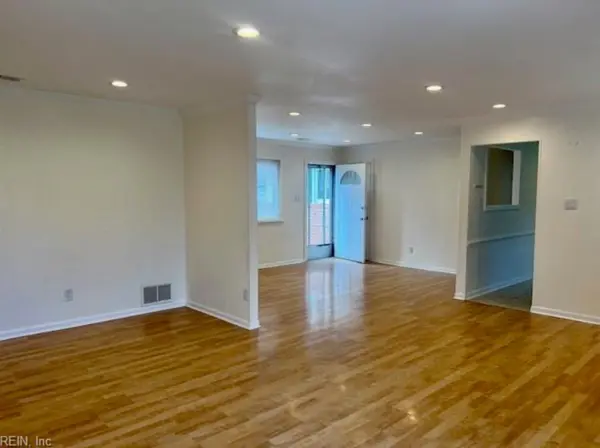 476 Lineberry Rd, Virginia Beach, VA 23452-5322