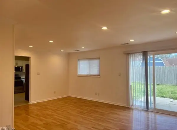 476 Lineberry Rd, Virginia Beach, VA 23452-5322