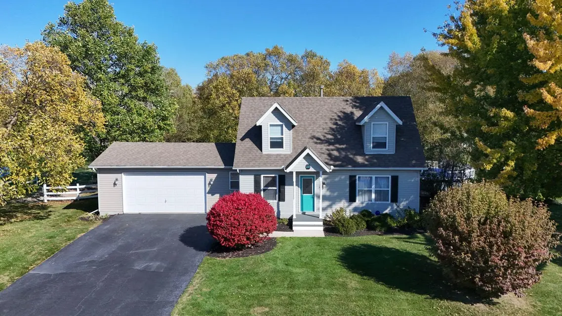 221 Kimrich Cir N, Valparaiso, IN 46385-9260