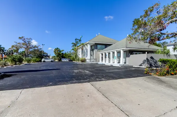 4701 Central Ave, St Petersburg, FL 33713-8153