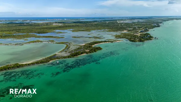 Secluded beach front lot, Ambergris Caye,