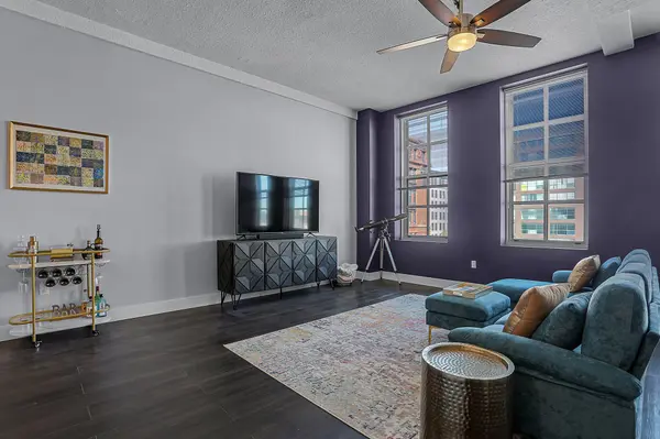 1501 Locust St #502, St Louis, MO 63103-1812
