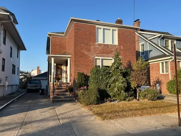 535 Beach 131st St, Rockaway Park, NY 11694-1538