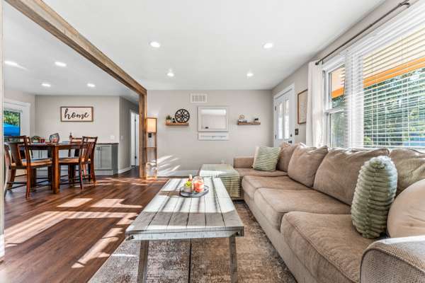 137 Terrace Dr, New Castle, PA 16102-2833