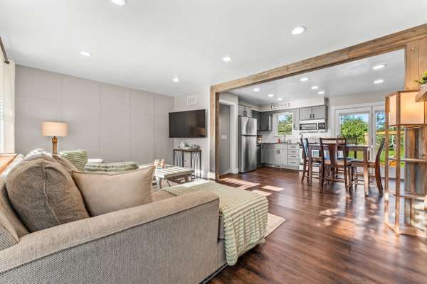 137 Terrace Dr, New Castle, PA 16102-2833