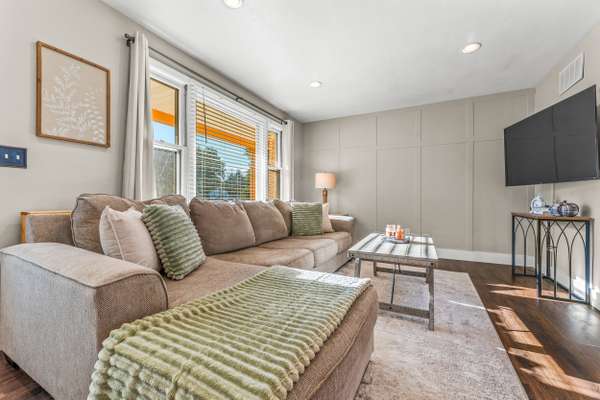 137 Terrace Dr, New Castle, PA 16102-2833