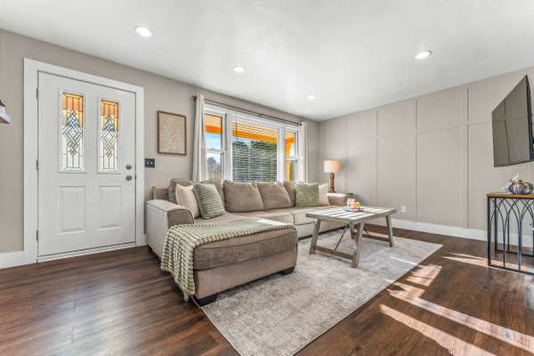 137 Terrace Dr, New Castle, PA 16102-2833