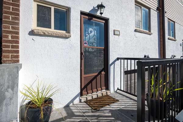 116 Baronwood Ct #116, Brampton, ON L6V 3H7