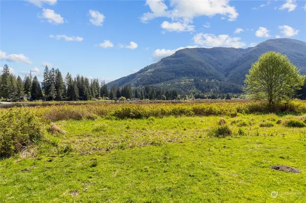 27525 W Lake Riley Rd, Arlington, WA 98223-7020